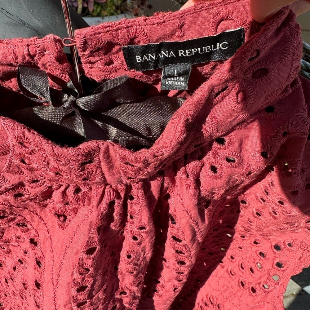L Banana Republic cranberry eyelet cotton top w high collar and flare sleeves - Picture 3 of 6